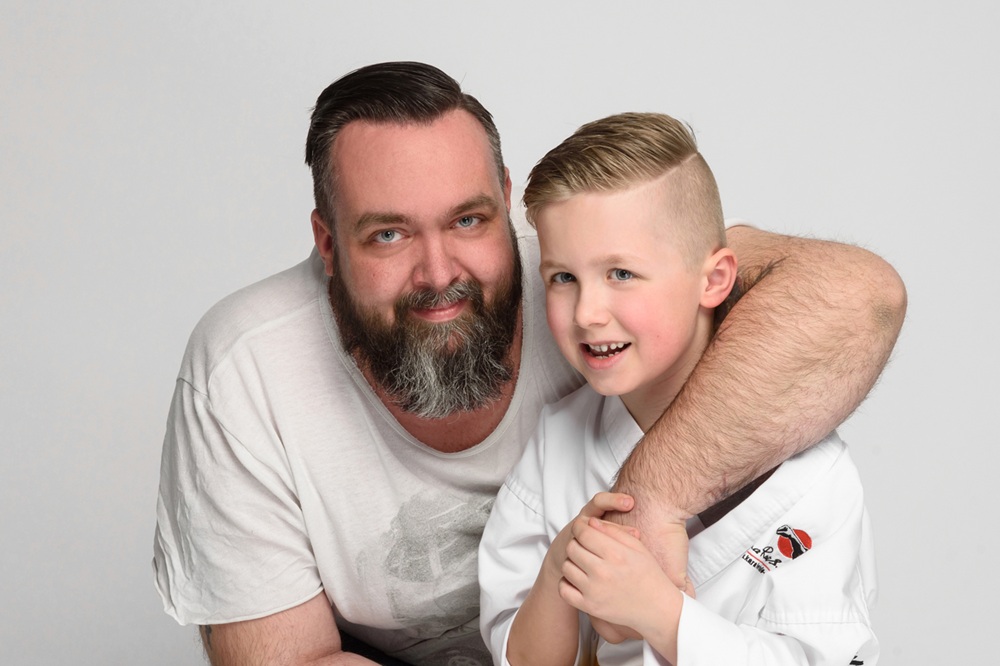 Vater und Sohn Marco und Kjell empfehlen die Karateschule